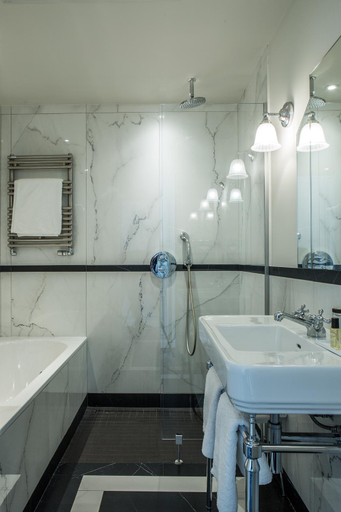 Bathroom 4, Hotel Saint Petersbourg Opera & Spa, Paris
