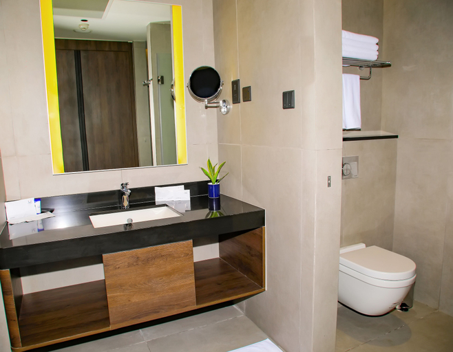 Bathroom 5, Sofia Colombo City Hotel, Thimbirigasyaya