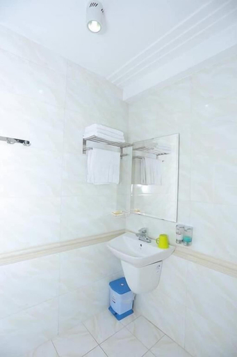 Bathroom, Thuy Ngu by Bay Luxury, Cầu Giấy