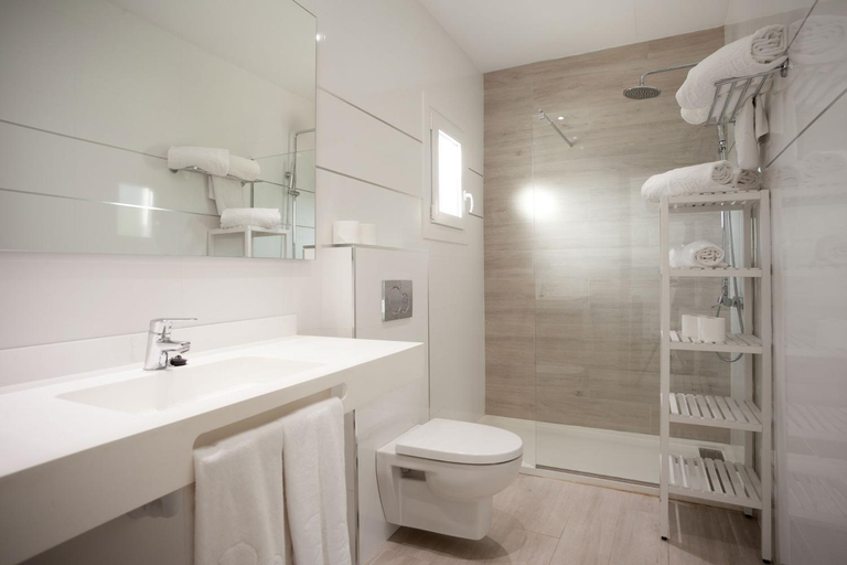 Bathroom 5, Globales Costa de la Calma, Baleares
