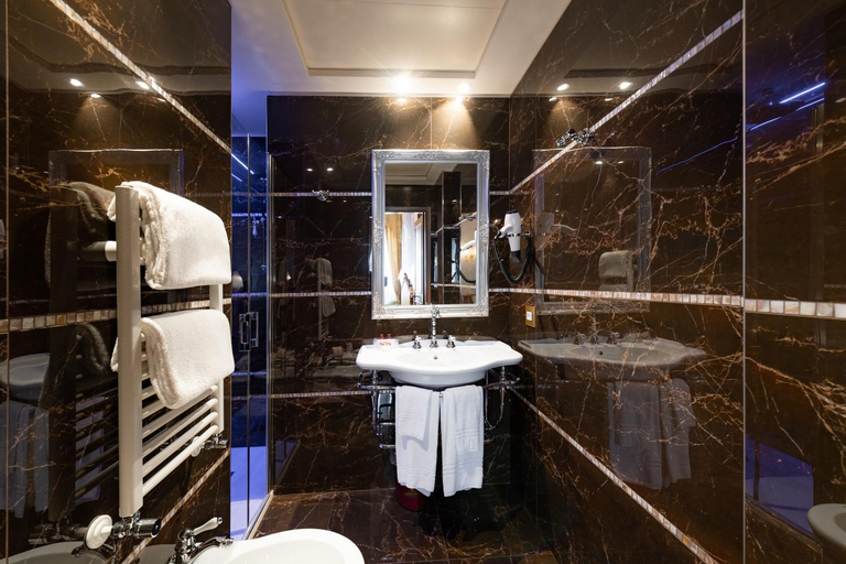 Bathroom 4, Hotel Scandinavia, Venezia