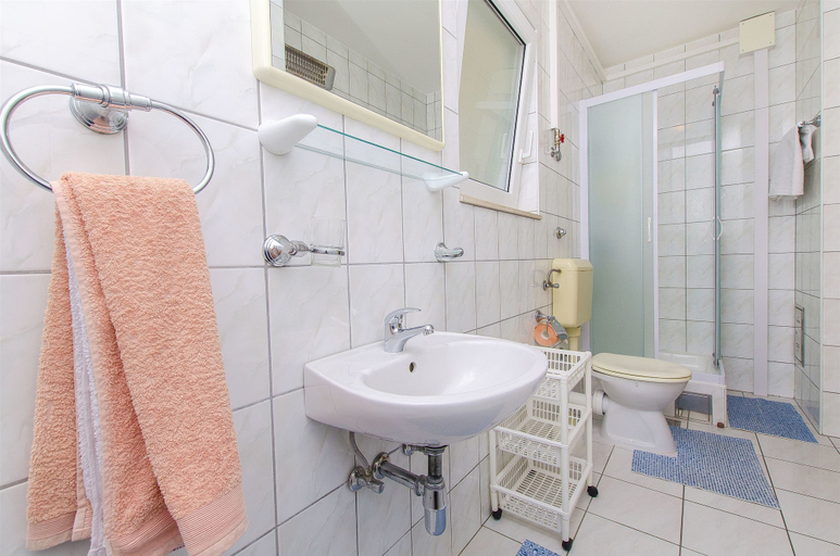 Bathroom 5, Apartments and Rooms Iva, Trogir