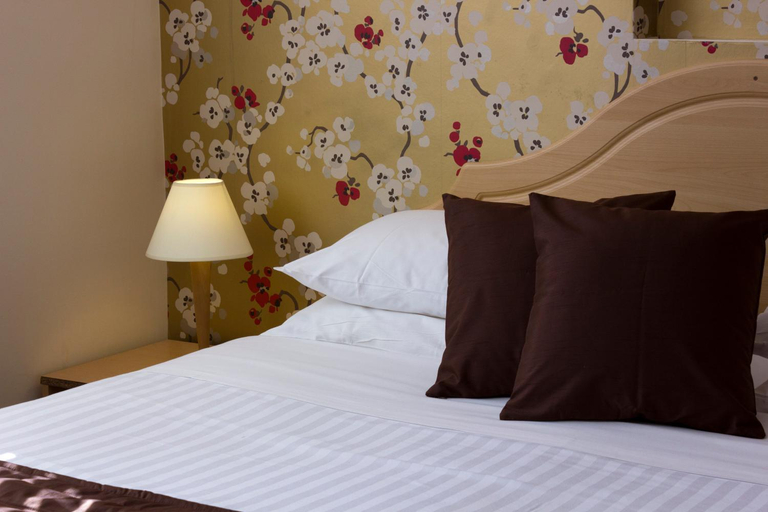 Bedroom, The Brent Hotel, London