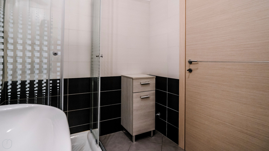 Bathroom 4, Mimosa 1 int 7, Imperia