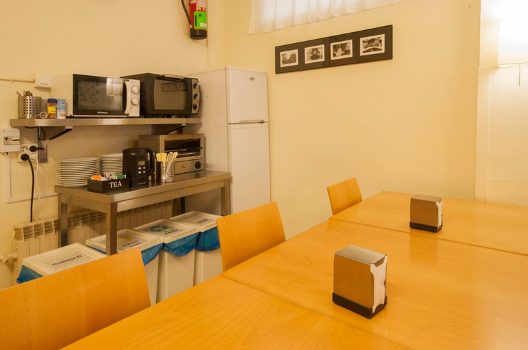 Food & Drinks 5, Hostel Studio Albergue, Barcelona