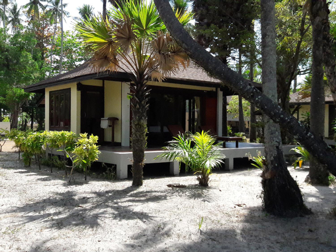 Exterior 5