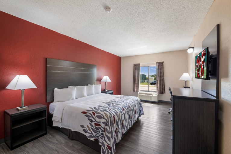 Bedroom 2, Red Roof Inn & Suites Austin East - Manor, Travis