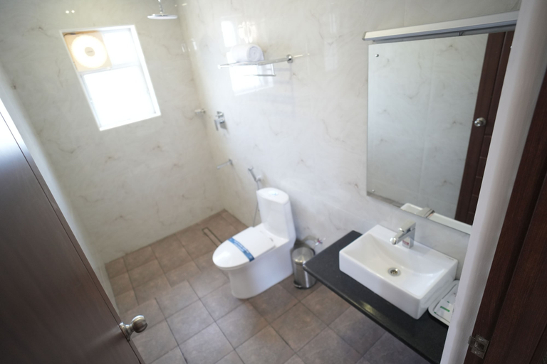 Bathroom, Hotel Seasons, Tiruvannamalai