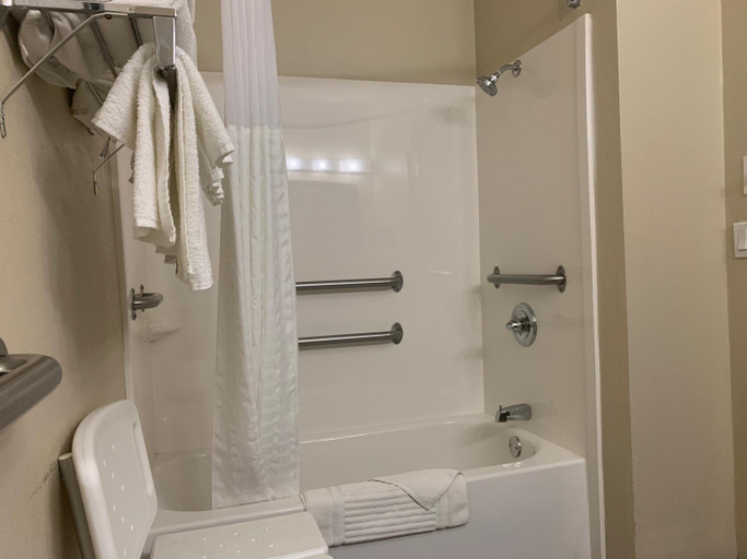 Bathroom 4, Comfort Suites Peoria I-74, Peoria