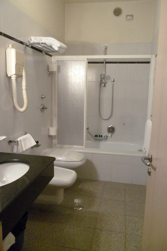 Bathroom 7