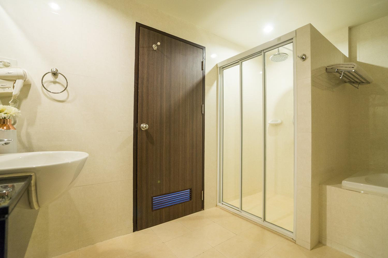 Bathroom 22