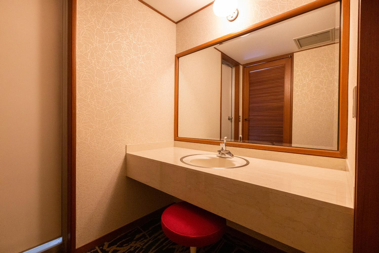 Bathroom 12