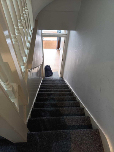 Others 5, Comfy Fenia Stay, London