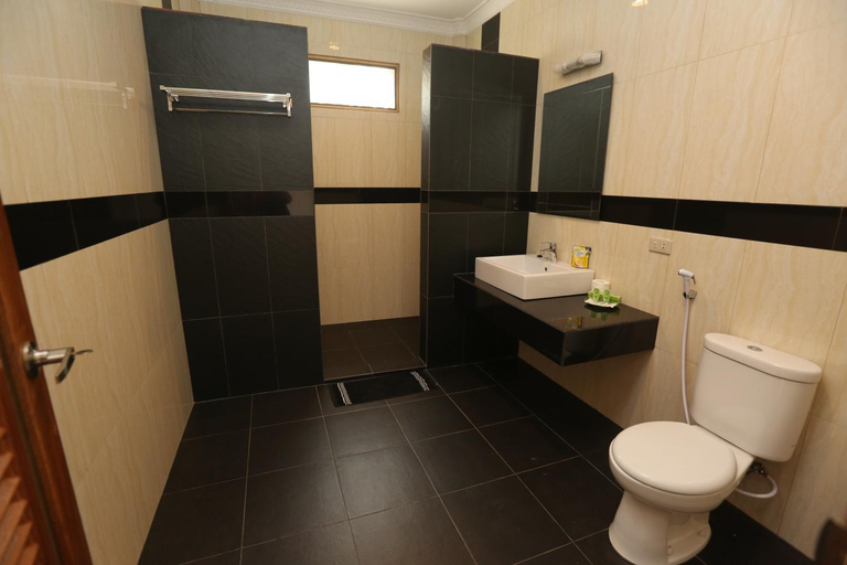 Bathroom 4, Toba Village Inn, Samosir