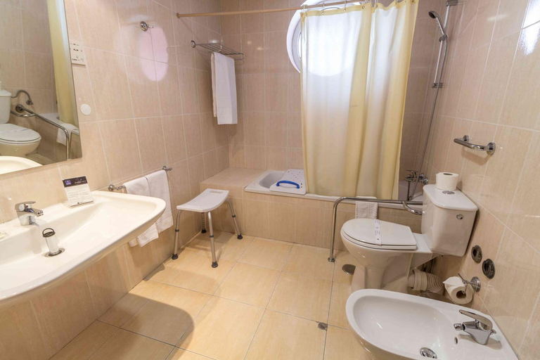 Bathroom 4, Hotel Eurosol Gouveia, Gouveia