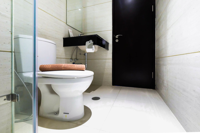 Bathroom 3, Minimalist Style Studio Brooklyn Apartment near IKEA Alam Sutera, Tangerang