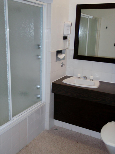 Bathroom 3, West Coaster Motel, West Coast