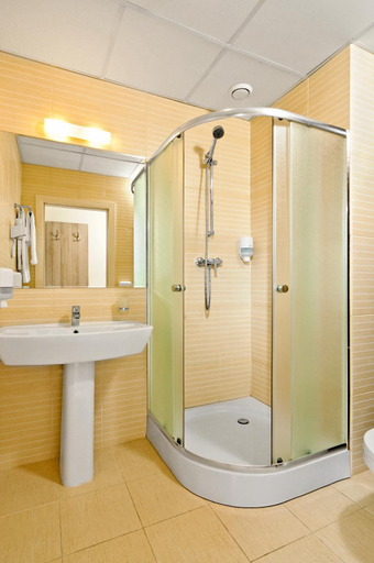 Bathroom 4, Raziotel Kyiv, Darnyts'kyi