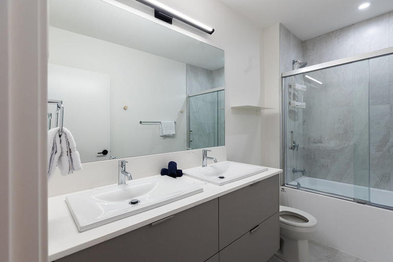 Bathroom 2, Tally Ho By Revelstoke Vacations, Columbia-Shuswap