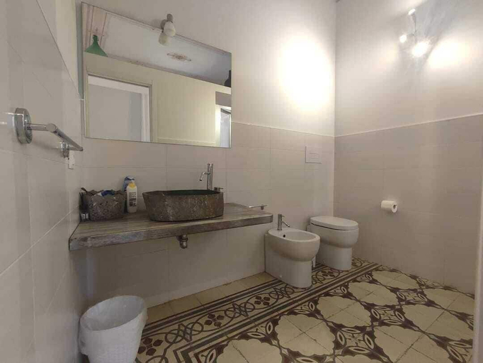 Bathroom 3, B&B Trapani Granveliero, Trapani
