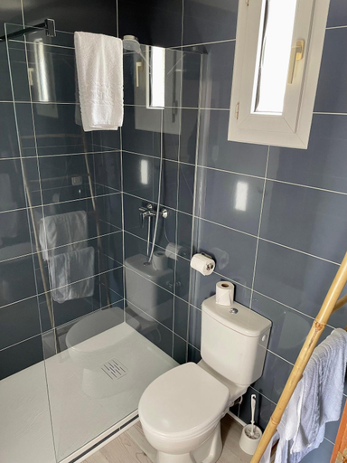 Bathroom 3, Amerique Hotel Palavas Montpellier Sud -LOGIS- , Hérault