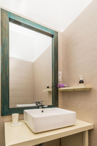 Bathroom 2, The Entrance Galle Fort, Galle Four Gravets