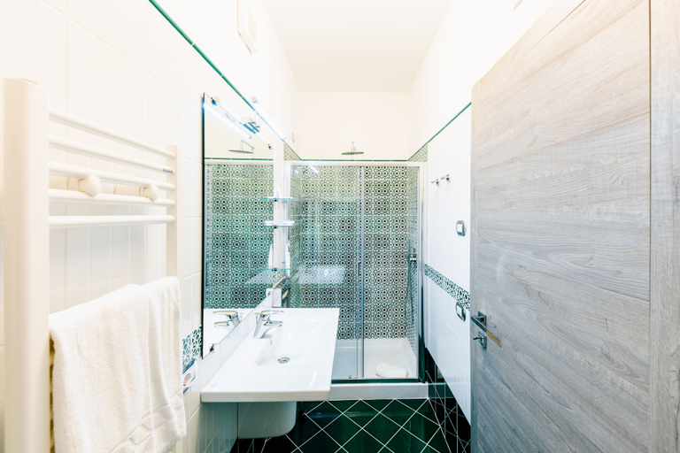 Bathroom 5, Villa Sant'Alfonso, Salerno