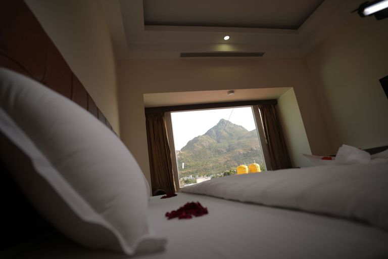 Bedroom 2, Hotel Seasons, Tiruvannamalai