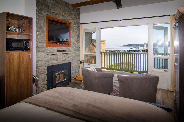 Bedroom 2, Galiano Oceanfront Inn & Spa, Capital