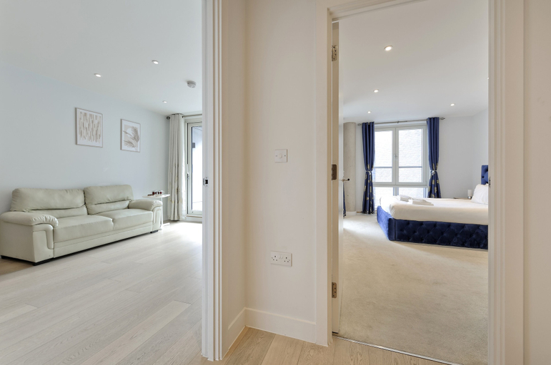 Bedroom 2, Spacious Flat Near South Bank by Underthedoormat, London