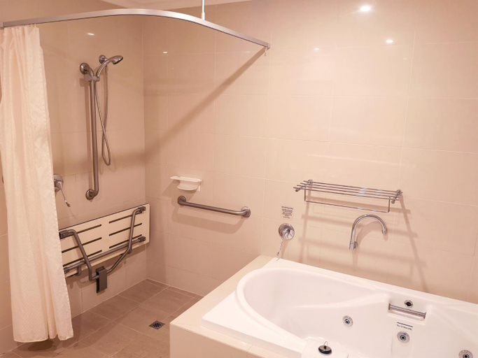 Bathroom 5, Bunbury Hotel Koombana Bay, Bunbury