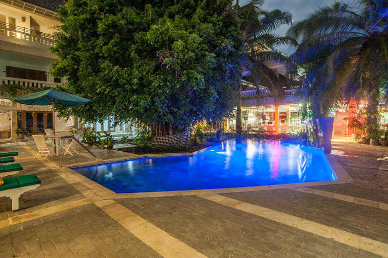 Swimming Pool 13