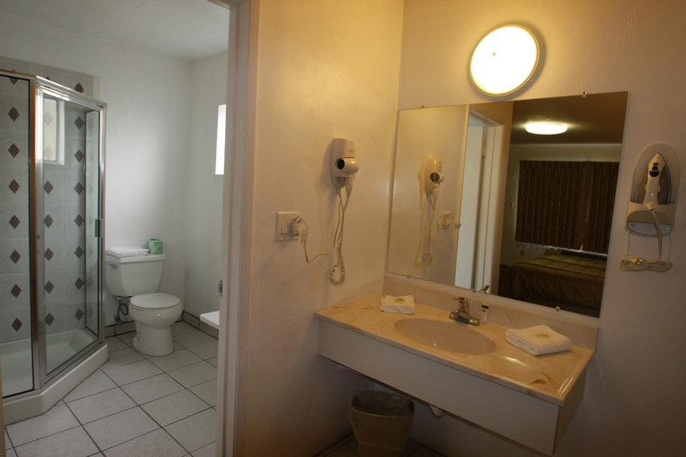 Bathroom 12