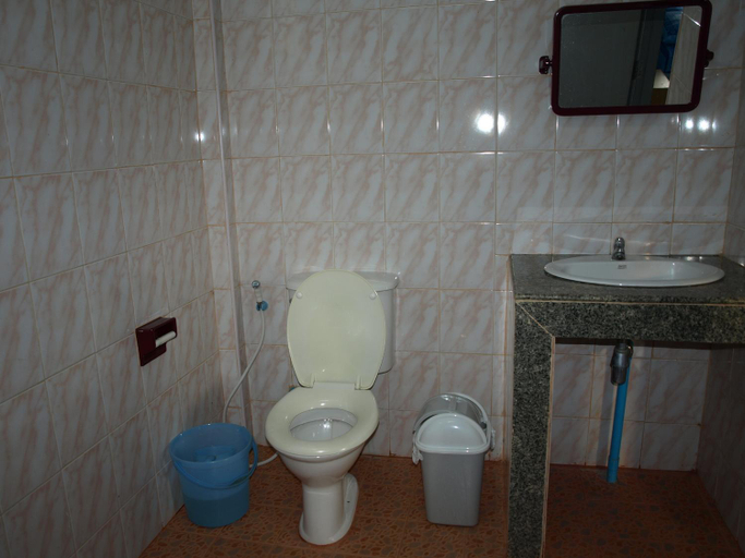 Bathroom 4, Khaosok Palmview Resort, Phanom