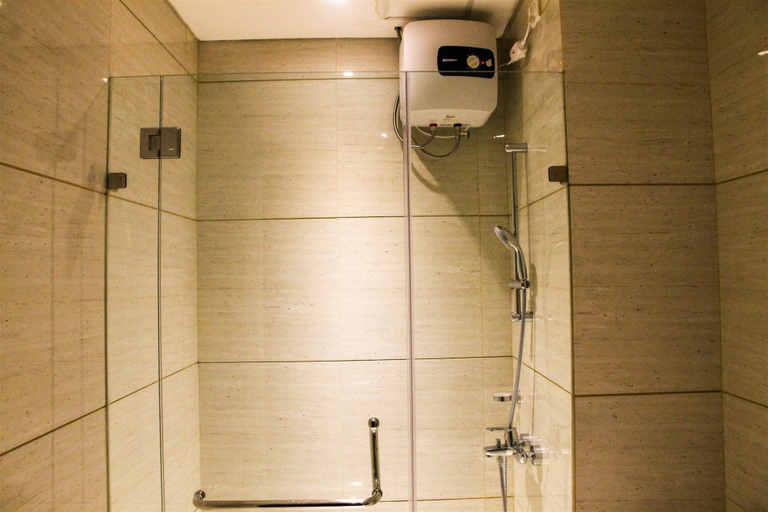 Bathroom 3, Prime Location 1BR Brooklyn Alam Sutera Apartment near IKEA, Tangerang