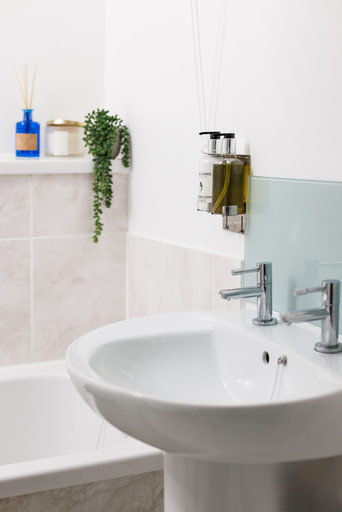 Bathroom 2, Bijoux Central Plymouth 1 Bed Apartment, Plymouth