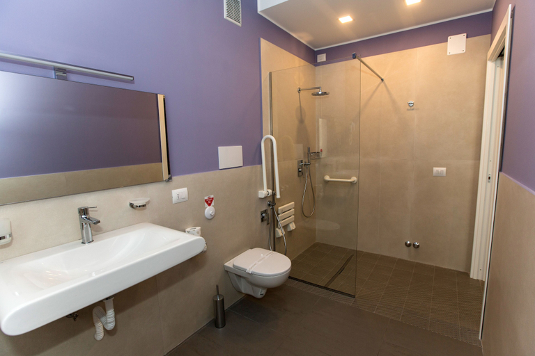 Bathroom 3, Malu Suites, Messina