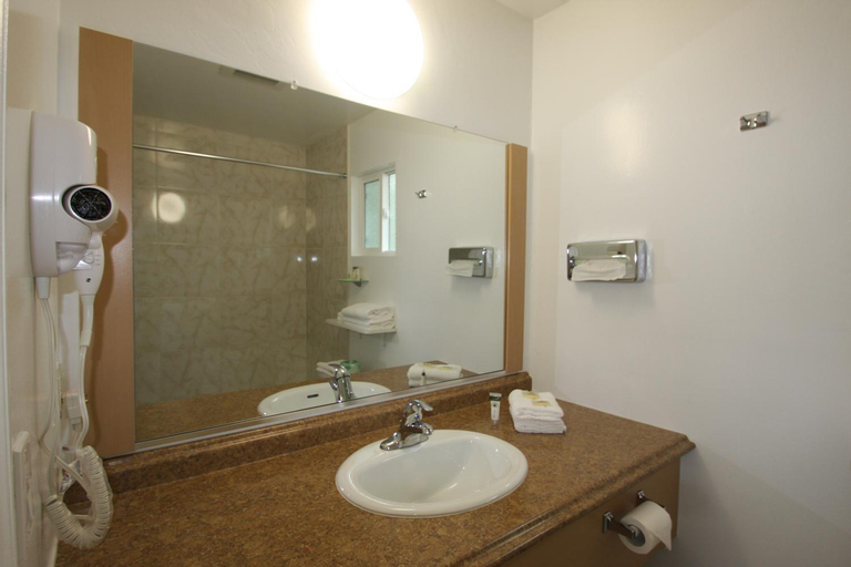 Bathroom 14
