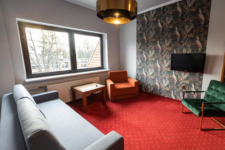 Others 4, Hotel Podkowa, Środa Śląska