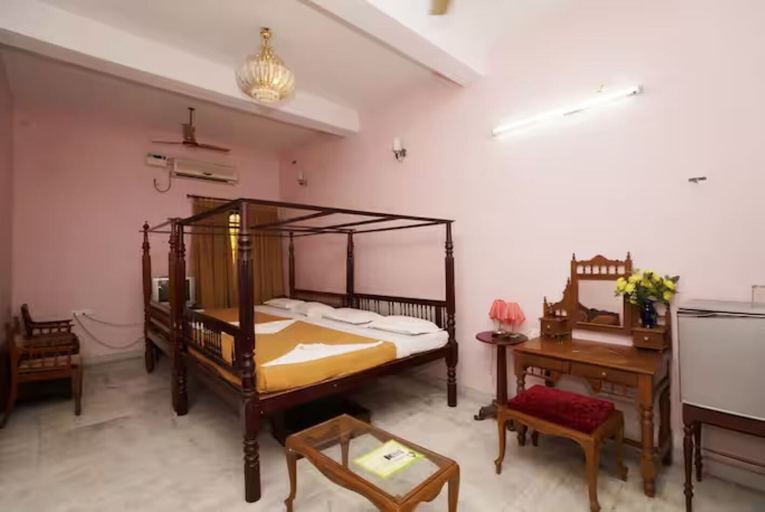 Bedroom 2, Hotel Soorya Heritage Inn, Viluppuram