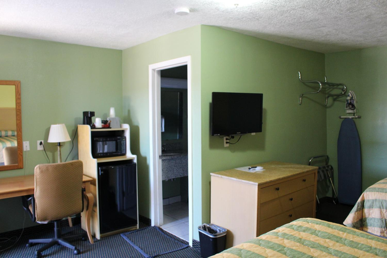 Bedroom 2, Deluxe Inn Fort Stockton, Pecos