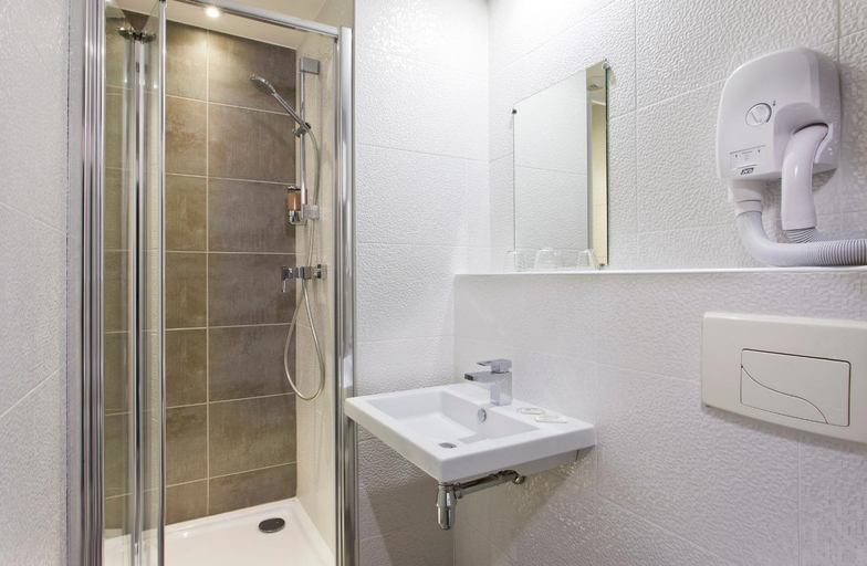 Bathroom 4, Hotel des Pavillons, Paris