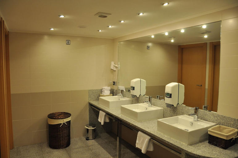 Bathroom 4, Hotel Palau de Girona, Girona