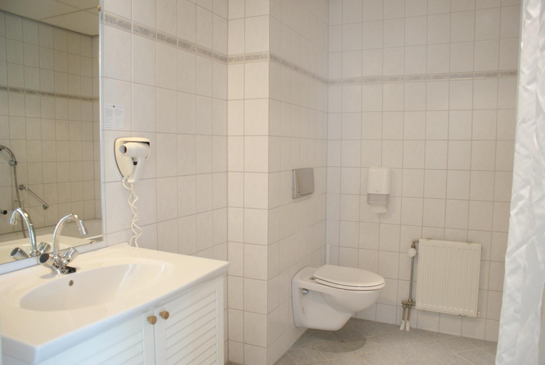 Bathroom 3, Fletcher Duinhotel Burgh Haamstede, Schouwen-Duiveland