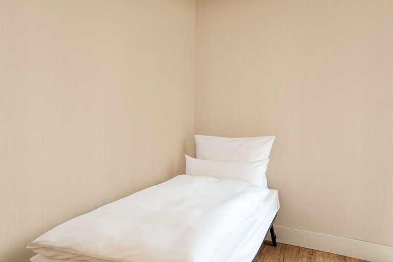 Bedroom 12