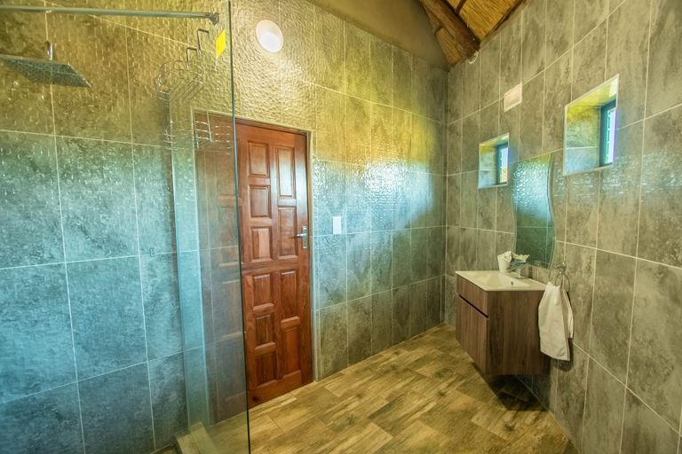 Bathroom 3, Peniel Retreat Centre, Hwange