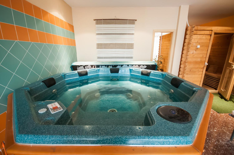 Bathroom 2, Hotel Maxim, Sali