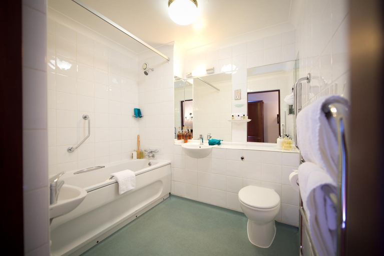 Bathroom 4, Ellington Lodge At The Concorde, Hampshire