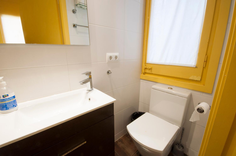 Bathroom 4, Hostel Studio Albergue, Barcelona