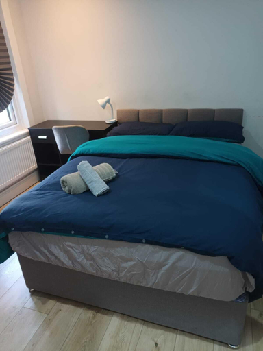 Bedroom 2, Comfy Fenia Stay, London